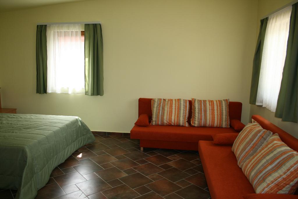 Mátra Kemping Apartmanok Matrafured Ruang foto